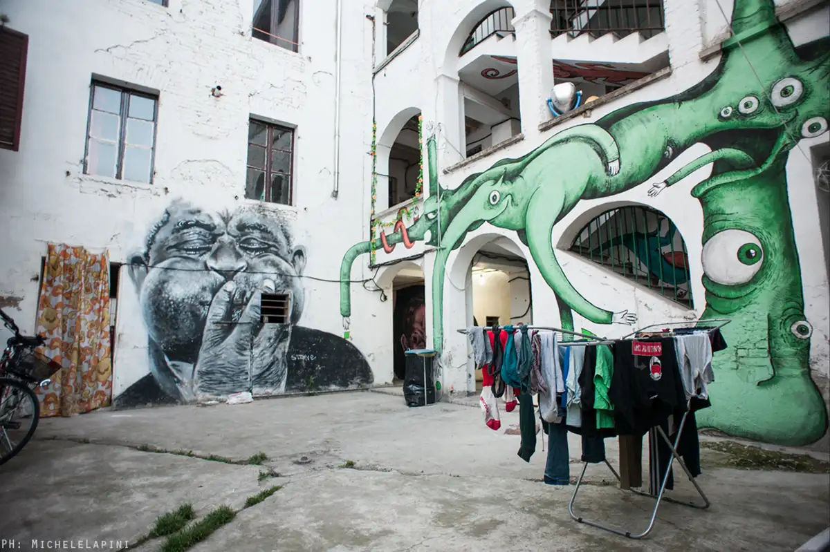 Cortile interno del Centro Sociale Artlab in Borgo Tanzi 26 a Parma